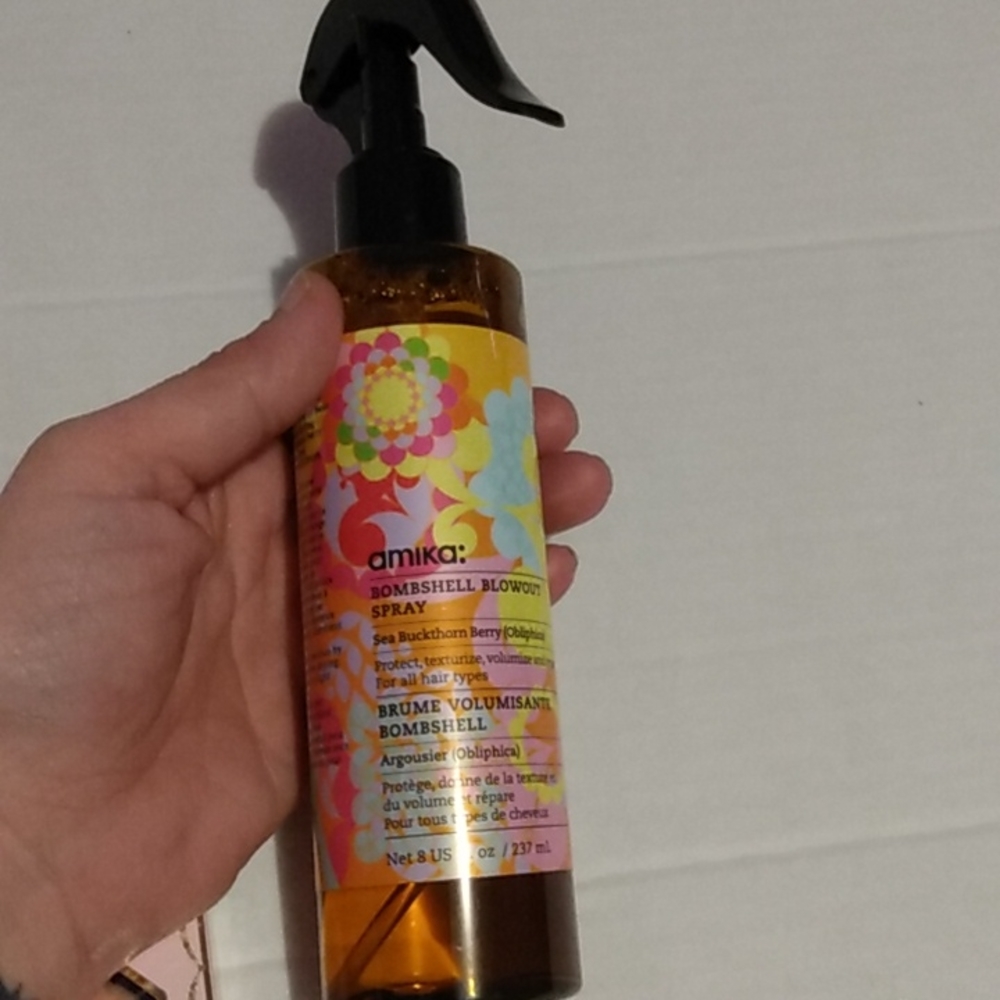 Amika bombshell blowout spray 8 oz full size new